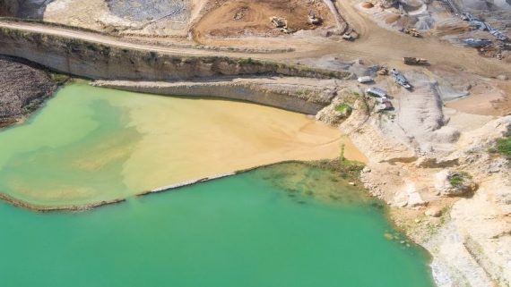 agua subterránea contaminada