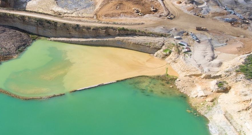 agua subterránea contaminada