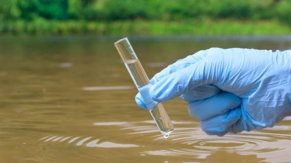 agua subterránea contaminada